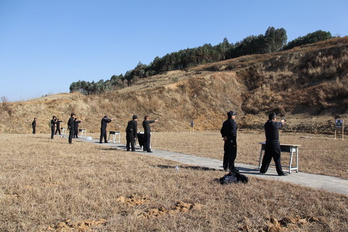 宜良县公安局进行实弹射击
