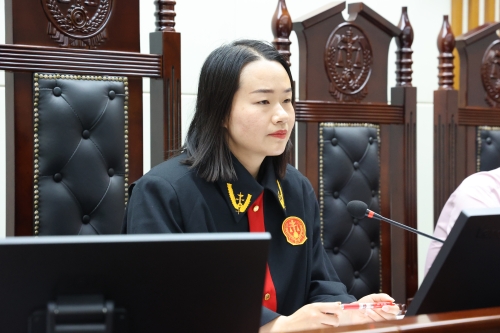 庭审现场